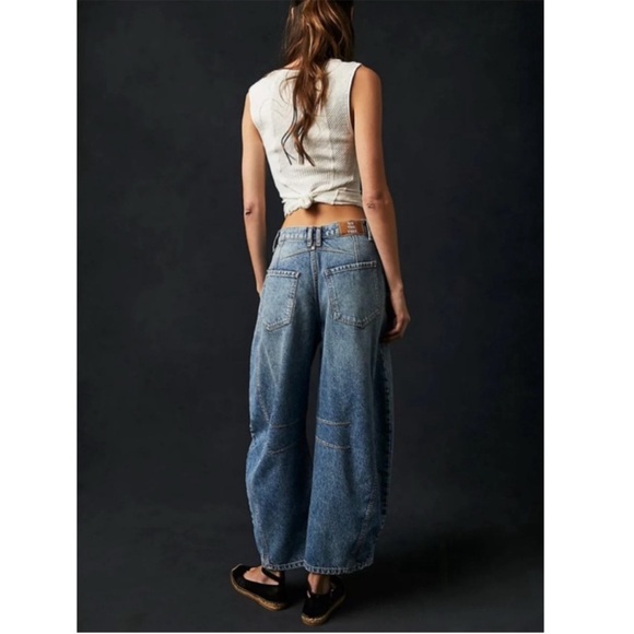 We The Free Lucky You Mid Rise Barrel Jeans
Size 28 - Picture 3 of 16